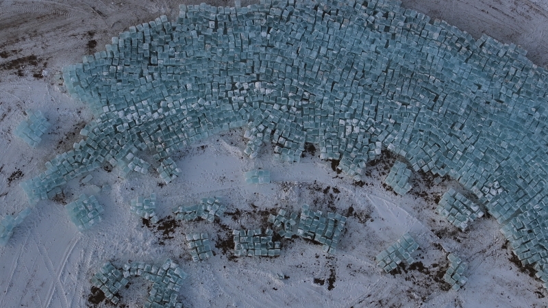 Xinjiang : la collecte de glace en hiver sur le lac Gaojia à Barkol