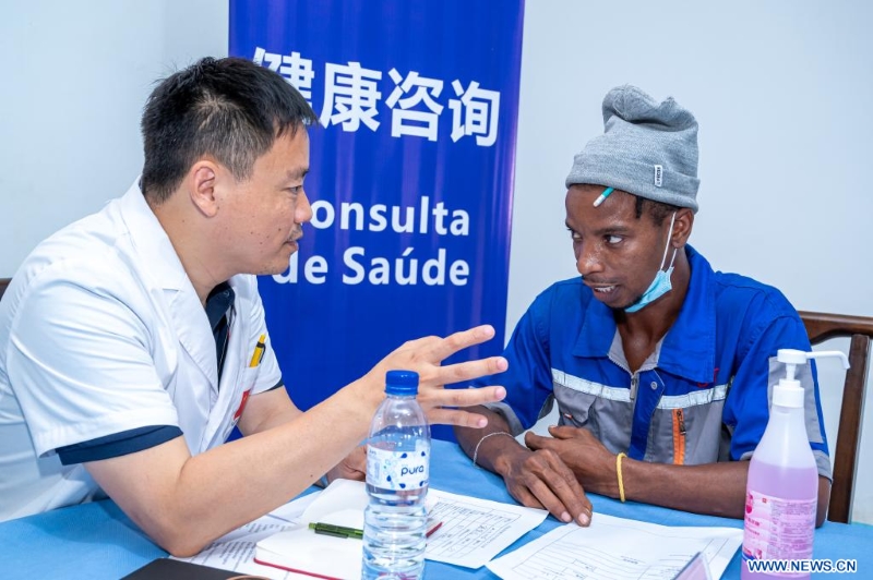 Mozambique : une équipe médicale chinois réalise des bilans de santé gratuits pour des travailleurs