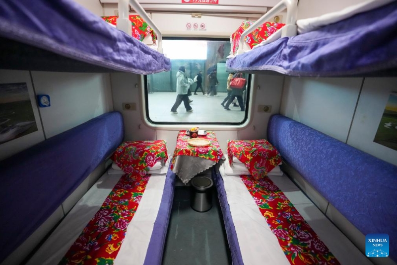 Heilongjiang : inauguration du premier train sur le thème de la culture populaire du nord-est de la Chine à Harbin