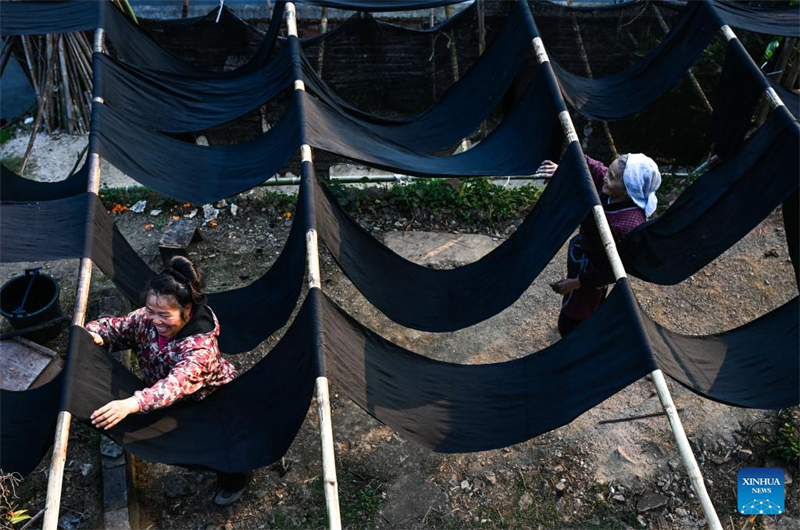 Guizhou : le village Dong de Zhaoxing voit un afflux de touristes à l'approche du Nouvel An Dong