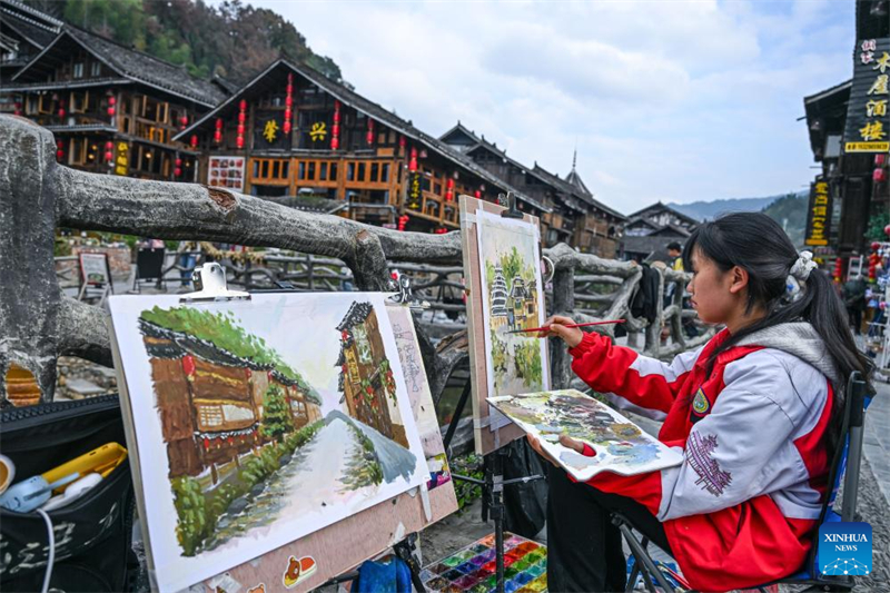 Guizhou : le village Dong de Zhaoxing voit un afflux de touristes à l'approche du Nouvel An Dong