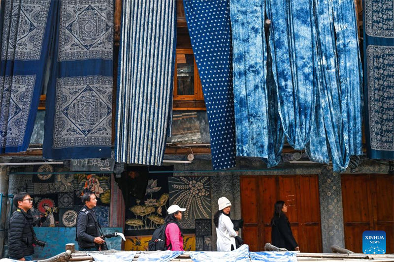 Guizhou : le village Dong de Zhaoxing voit un afflux de touristes à l'approche du Nouvel An Dong