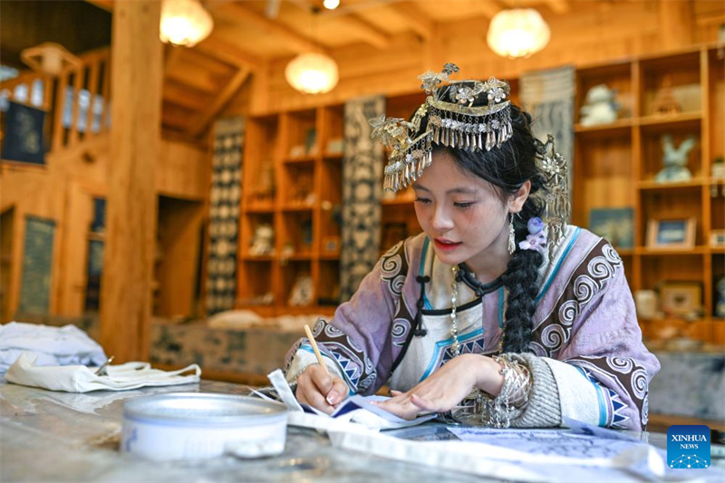 Guizhou : le village Dong de Zhaoxing voit un afflux de touristes à l'approche du Nouvel An Dong