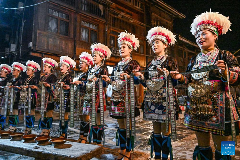 Guizhou : le village Dong de Zhaoxing voit un afflux de touristes à l'approche du Nouvel An Dong