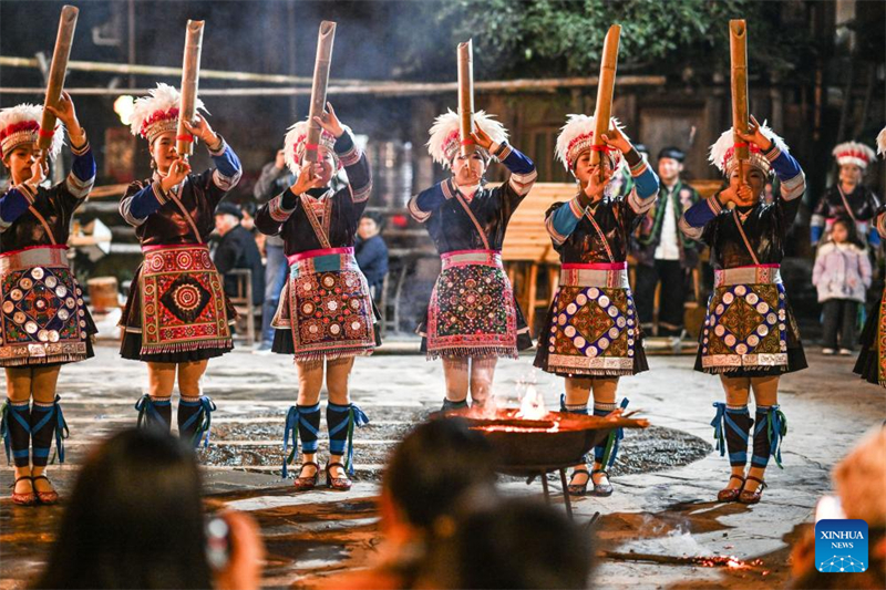 Guizhou : le village Dong de Zhaoxing voit un afflux de touristes à l'approche du Nouvel An Dong