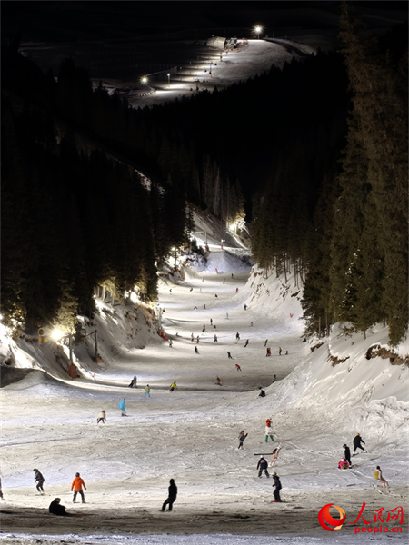 Xinjiang : venez et découvrez l'ambiance « bouillante » de la neige