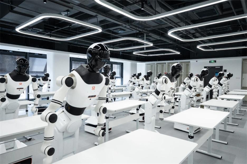 A Beijing, une « école » forme des robots humanoïdes avant leur entrée sur le marché du travail