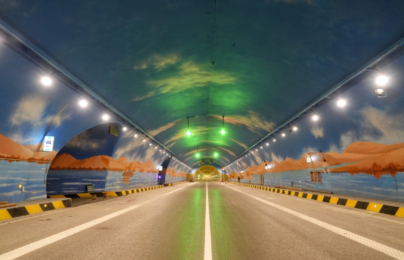 Xinjiang : ouverture à la circulation du plus long tunnel autoroutier du monde