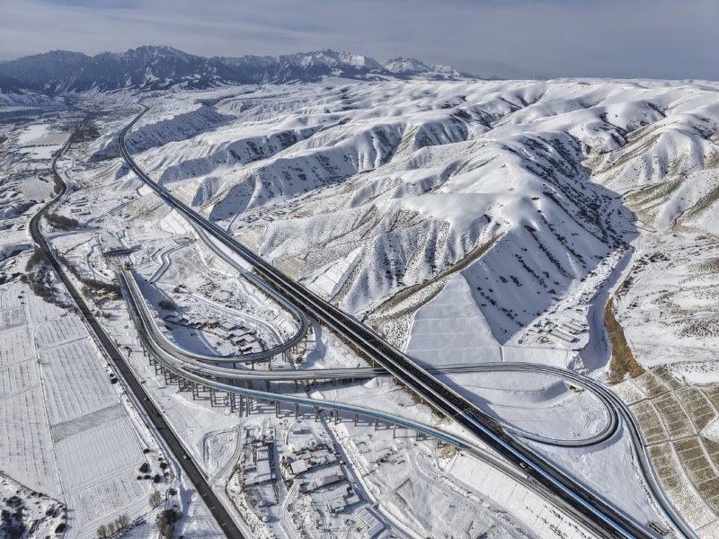 Xinjiang : ouverture à la circulation du plus long tunnel autoroutier du monde