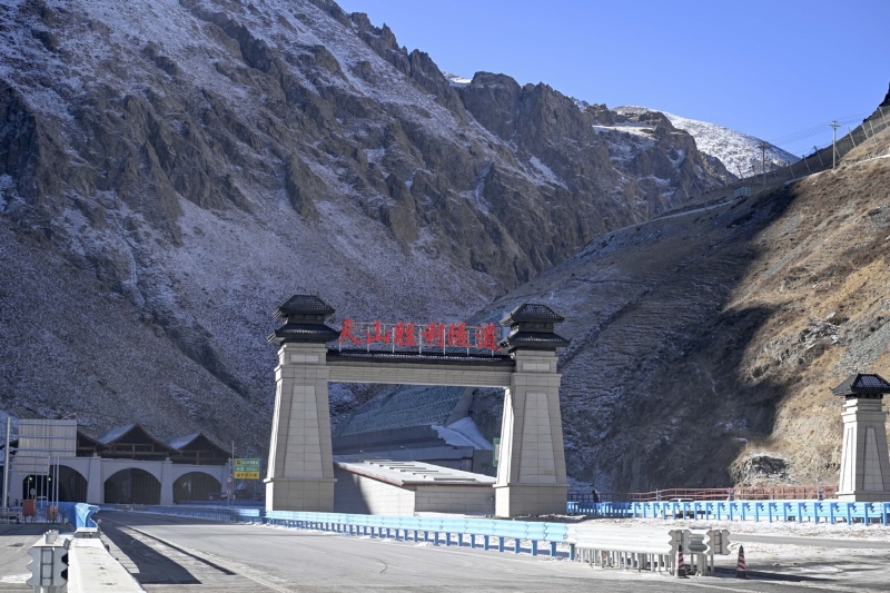 Xinjiang : ouverture à la circulation du plus long tunnel autoroutier du monde