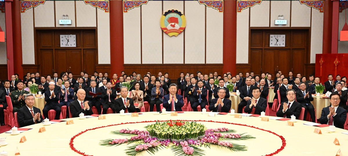 Xi Jinping souligne le bon départ de la période du 15e Plan quinquennal