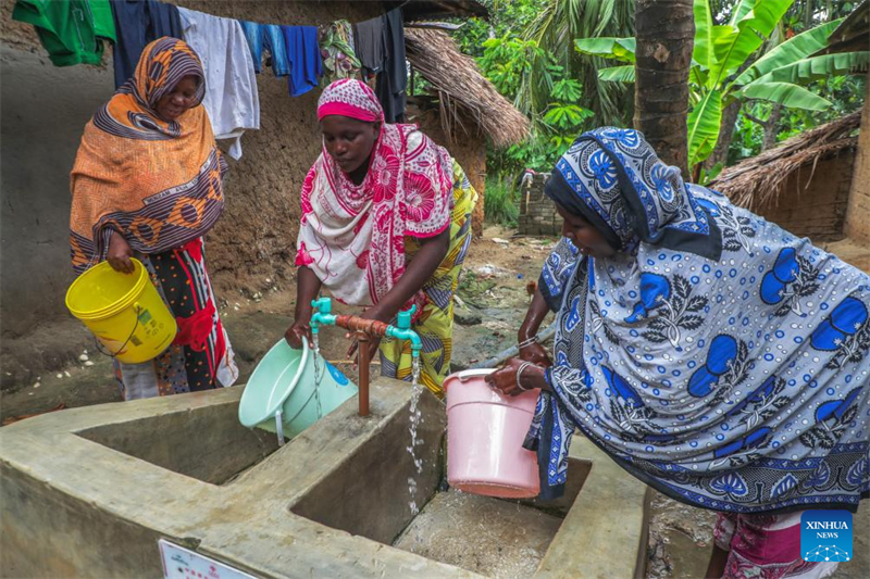 Là où l'eau potable coule, la maladie recule : les efforts chinois de lutte contre la bilharziose sauvent des vies à Zanzibar