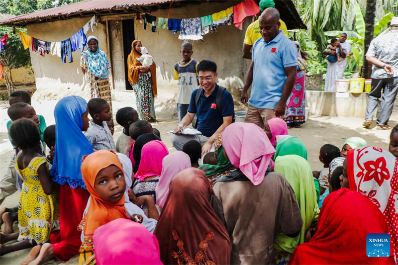 Là où l'eau potable coule, la maladie recule : les efforts chinois de lutte contre la bilharziose sauvent des vies à Zanzibar