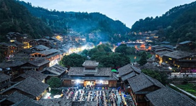 Guizhou : le village Dong de Zhaoxing voit un afflux de touristes à l'approche du Nouvel An Dong
