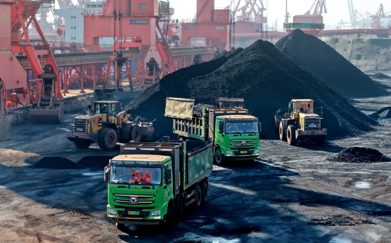 Shandong : le port de Qingdao assure la réception et le déchargement du charbon thermique pour garantir l'approvisionnement en énergie