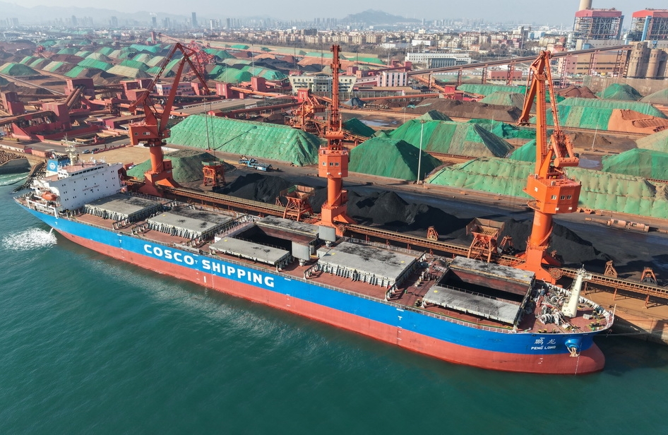 Shandong : le port de Qingdao assure la réception et le déchargement du charbon thermique pour garantir l'approvisionnement en énergie