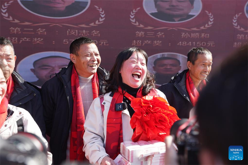 Jiangxi : un événement de distribution de bonus de fin d'année aux agriculteurs exceptionnels organisé dans le comté d'Anyi