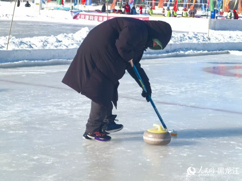 Heilongjiang : les amateurs de sports de glace se rassemblent à Harbin
