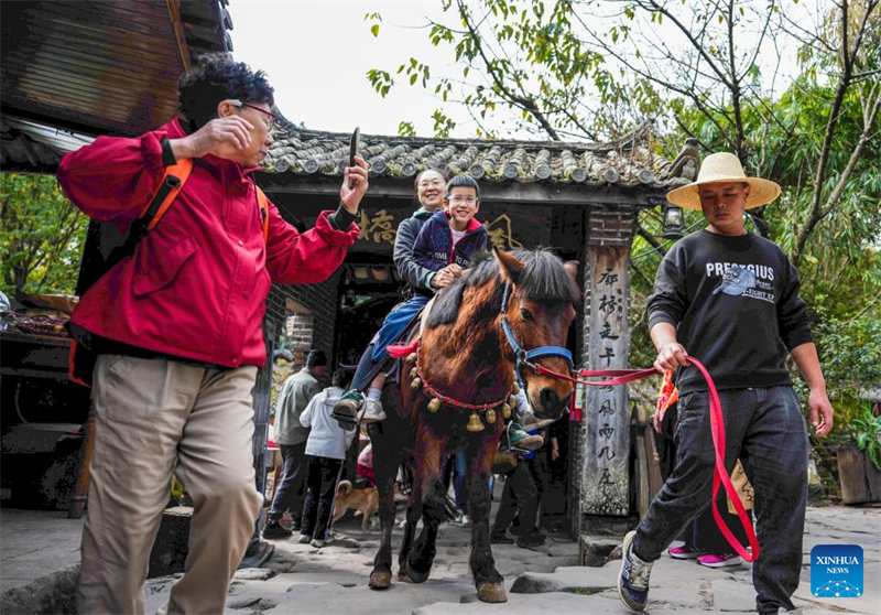 Yunnan : le village de Nakeli devient une destination touristique hivernale populaire