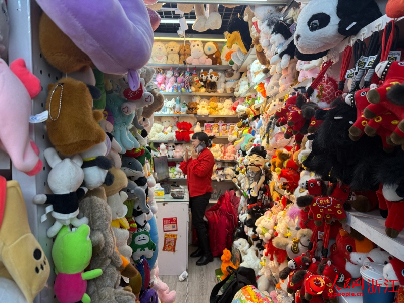 Un cheval en peluche devient viral et déclenche une augmentation des commandes à Yiwu