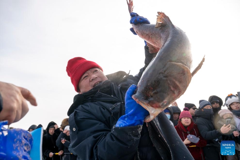 Heilongjiang : le Festival de pêche hivernale du lac Xingkai 2026 a commencé