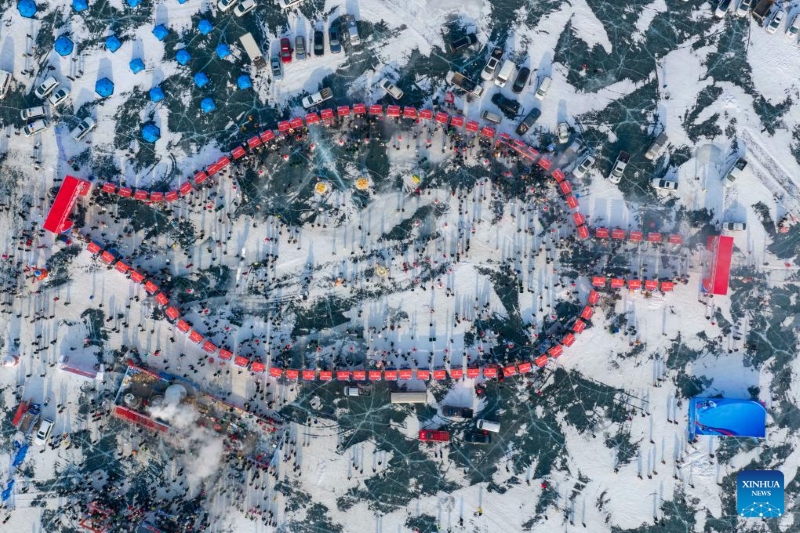 Heilongjiang : le Festival de pêche hivernale du lac Xingkai 2026 a commencé