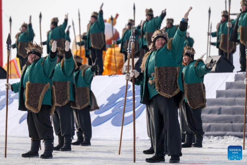 Heilongjiang : le Festival de pêche hivernale du lac Xingkai 2026 a commencé