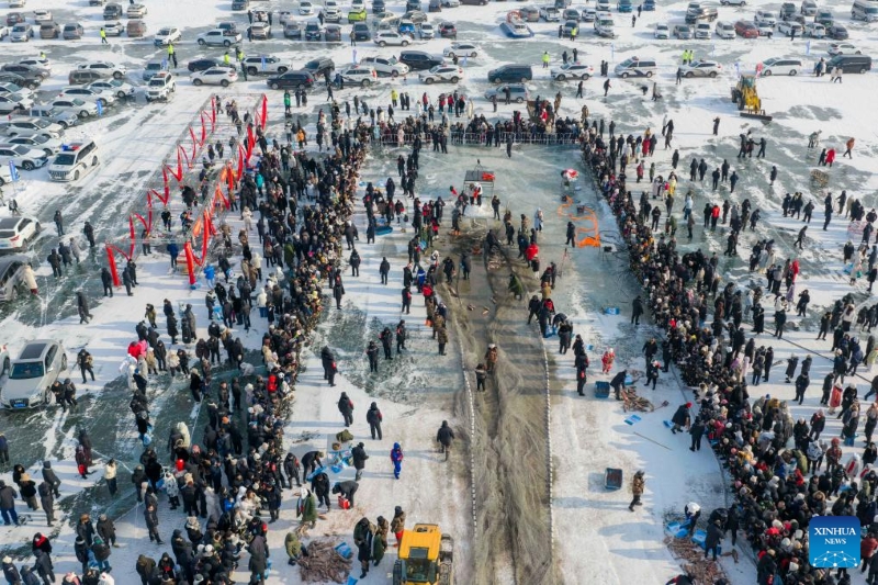 Heilongjiang : le Festival de pêche hivernale du lac Xingkai 2026 a commencé