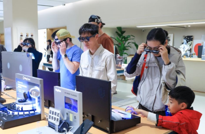 Guangdong : Shenzhen apporte une technologie de pointe aux consommateurs avec de nouveaux scénarios de vente au détail