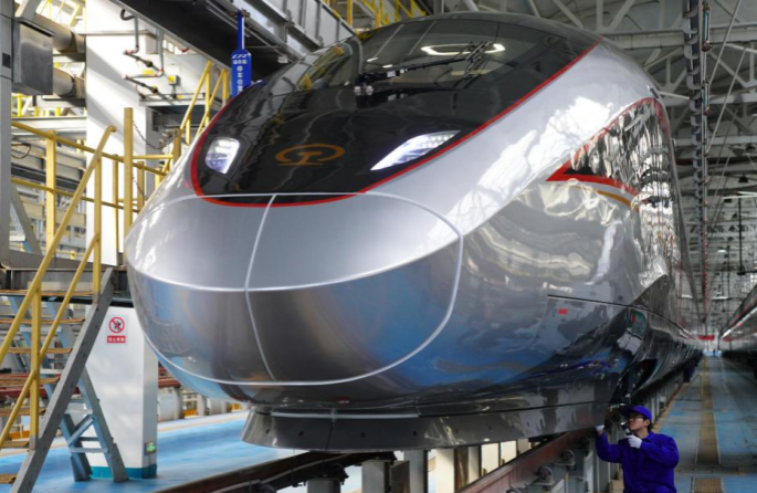 Beijing : les membres du personnel des trains à grande vitesse se préparent pour la vague de voyages de la Fête du Printemps