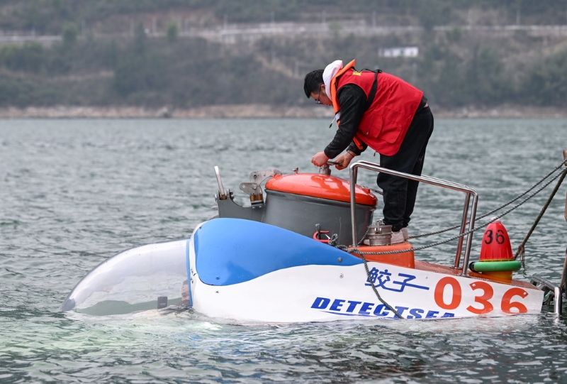 Chongqing : le submersible touristique habité « Jiaozi » subit des tests avant livraison