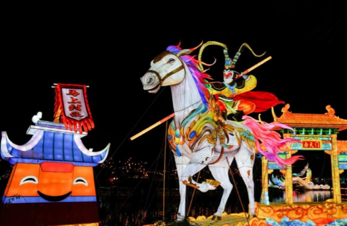 Jiangsu : ouverture du splendide 40e Festival des lanternes de Qinhuai à Nanjing