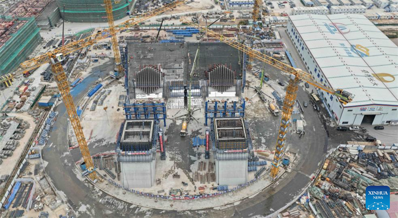 Guangdong : les tours principales du grand pont de Shiziyang dépassent 300 mètres