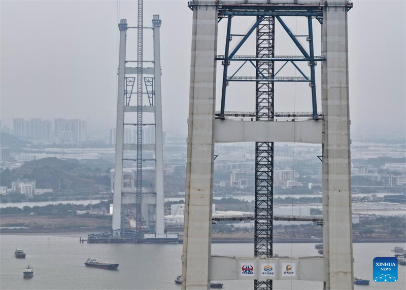 Guangdong : les tours principales du grand pont de Shiziyang dépassent 300 mètres