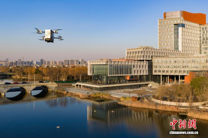 Jiangsu : pliante et plus flexible, la voiture volante « Dongda Kunpeng 2 » de l'Université du Sud-Est effectue un premier vol réussi à Nanjing