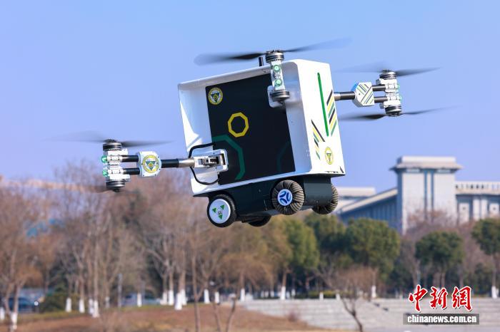 Jiangsu : pliante et plus flexible, la voiture volante « Dongda Kunpeng 2 » de l'Université du Sud-Est effectue un premier vol réussi à Nanjing