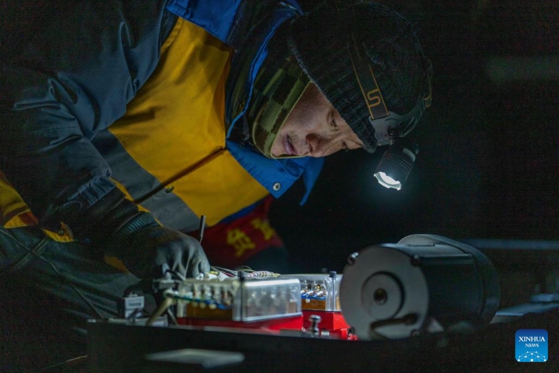 Xizang : histoire en photos des travailleurs de la plus haute section de maintenance des signaux ferroviaires au monde