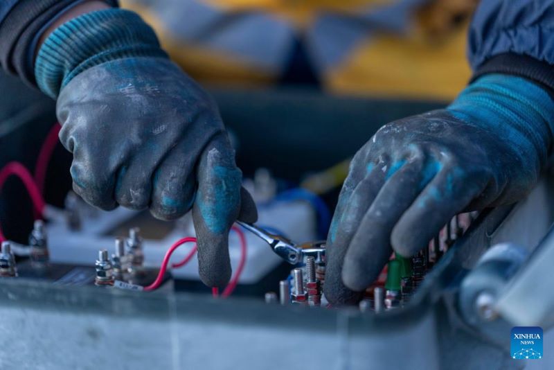 Xizang : histoire en photos des travailleurs de la plus haute section de maintenance des signaux ferroviaires au monde
