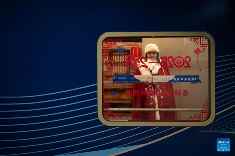 Heilongjiang : un train touristique thématique proposant des services de photo de voyage inauguré à Harbin