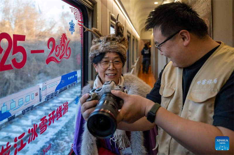 Heilongjiang : un train touristique thématique proposant des services de photo de voyage inauguré à Harbin