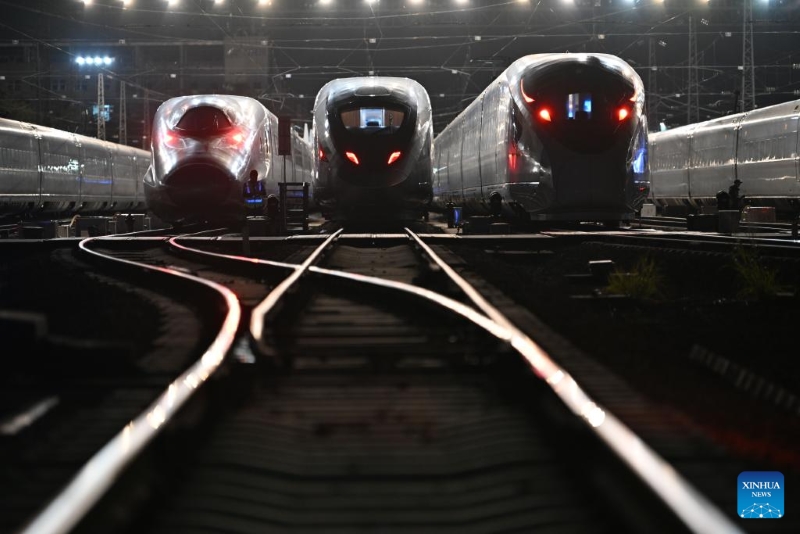 Dans toute la Chine, les trains à grande vitesse se préparent pour la prochaine vague de voyages de la Fête du Printemps
