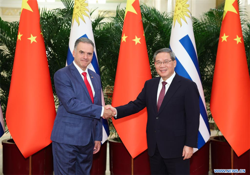 Le Premier ministre chinois rencontre le président uruguayen