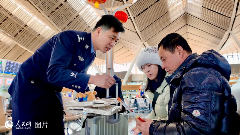 En photos : la vague de voyages de la Fête du Printemps 2026 a démarré dans toute la Chine