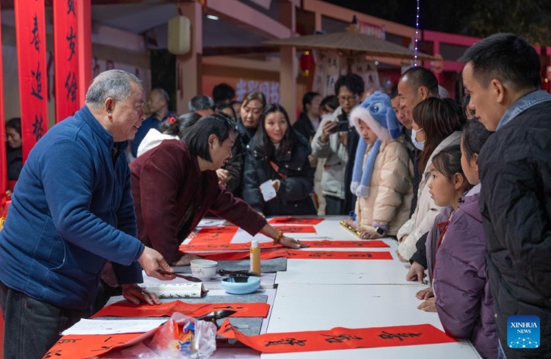 Les préparatifs pour la Fête du Printemps sont en cours dans toute la Chine