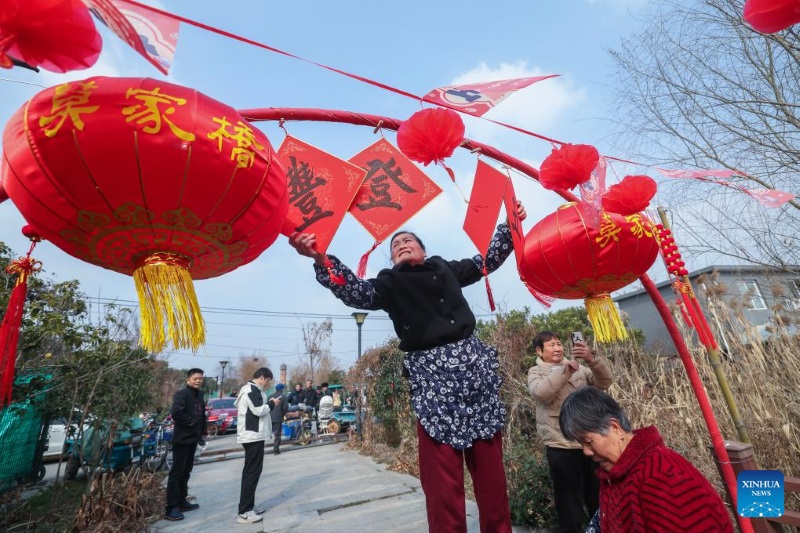 Les préparatifs pour la Fête du Printemps sont en cours dans toute la Chine