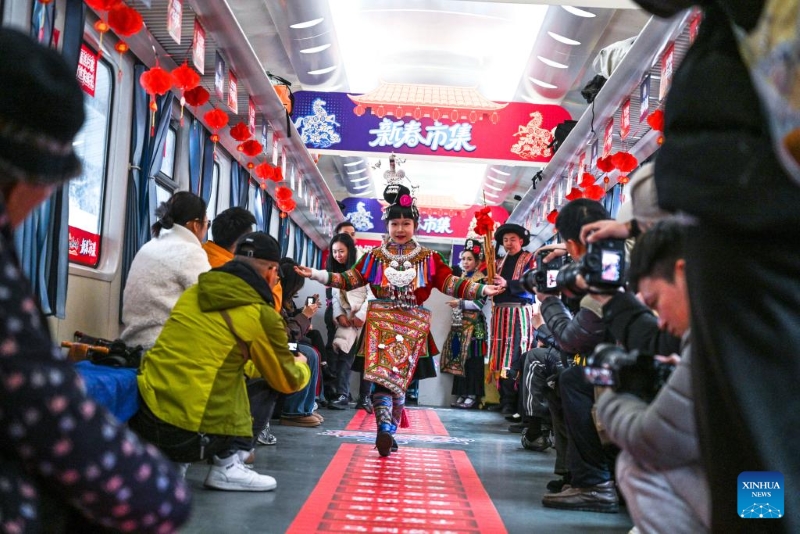 Guizhou : un marché du Nouvel An chinois à bord du train n° 5640