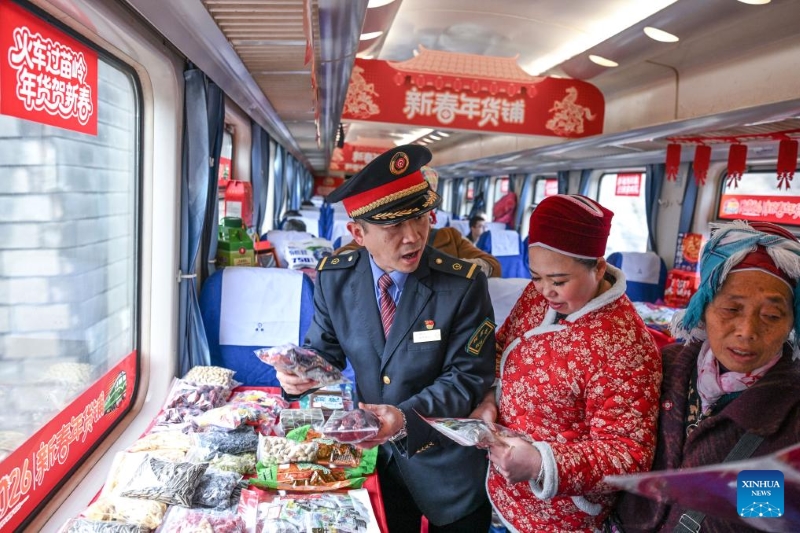 Guizhou : un marché du Nouvel An chinois à bord du train n° 5640