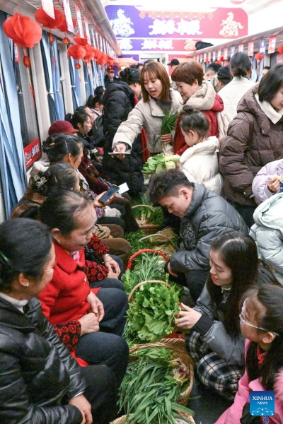 Guizhou : un marché du Nouvel An chinois à bord du train n° 5640