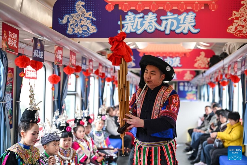 Guizhou : un marché du Nouvel An chinois à bord du train n° 5640
