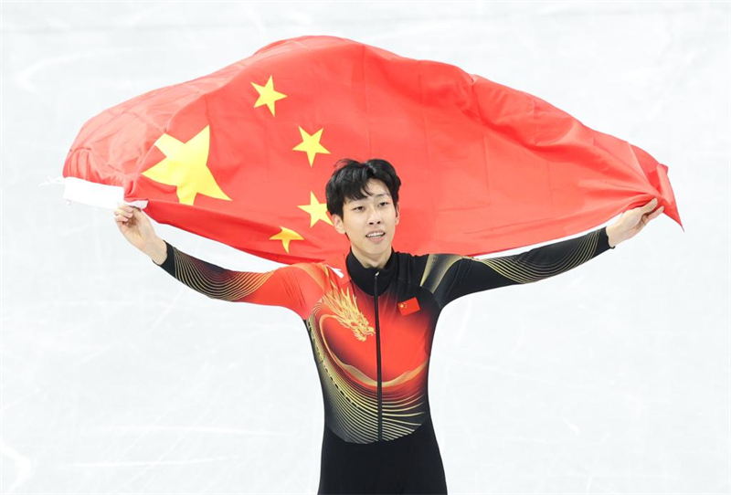 Le Chinois Sun Long décroche l'argent au 1 000 m masculin de patinage de vitesse sur piste courte à Milan-Cortina
